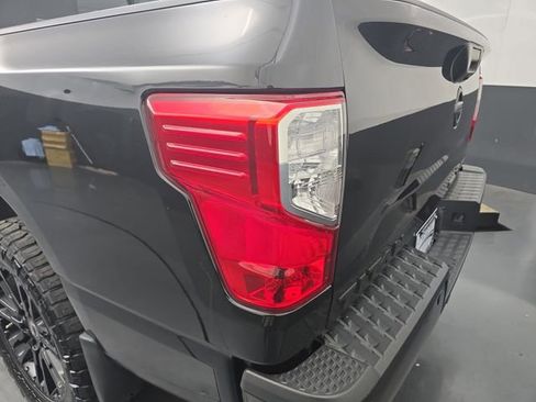Used 2019 Nissan Titan SL w/ Midnight Edition image 18