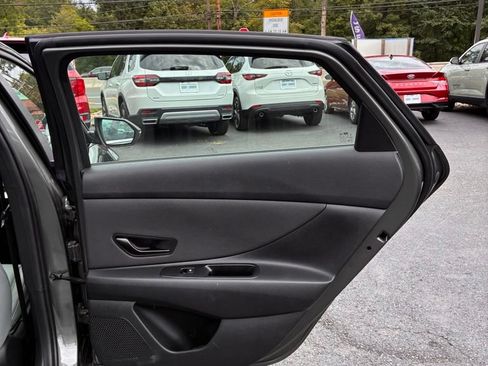 Used 2025 Hyundai Elantra Limited FWD image 20