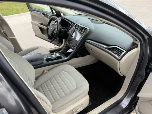 Used 2019 Ford Fusion SE image 20