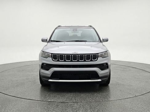 Used 2025 Jeep Compass Limited AWD/4WD image 2