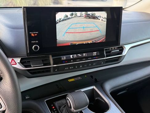 Used 2026 Toyota Sienna XLE FWD image 23