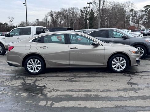 Used 2025 Chevrolet Malibu LT image 4