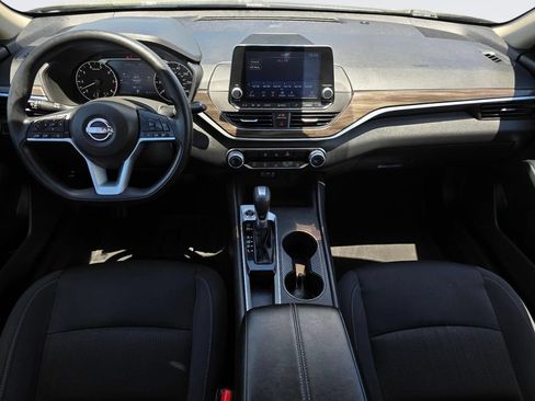 Used 2025 Nissan Altima 2.5 SV FWD image 12