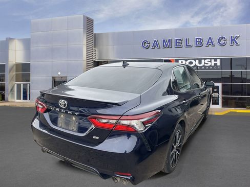Used 2021 Toyota Camry SE w/ Convenience Package FWD image 4