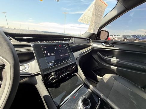 Used 2023 Jeep Grand Cherokee L Laredo RWD image 9