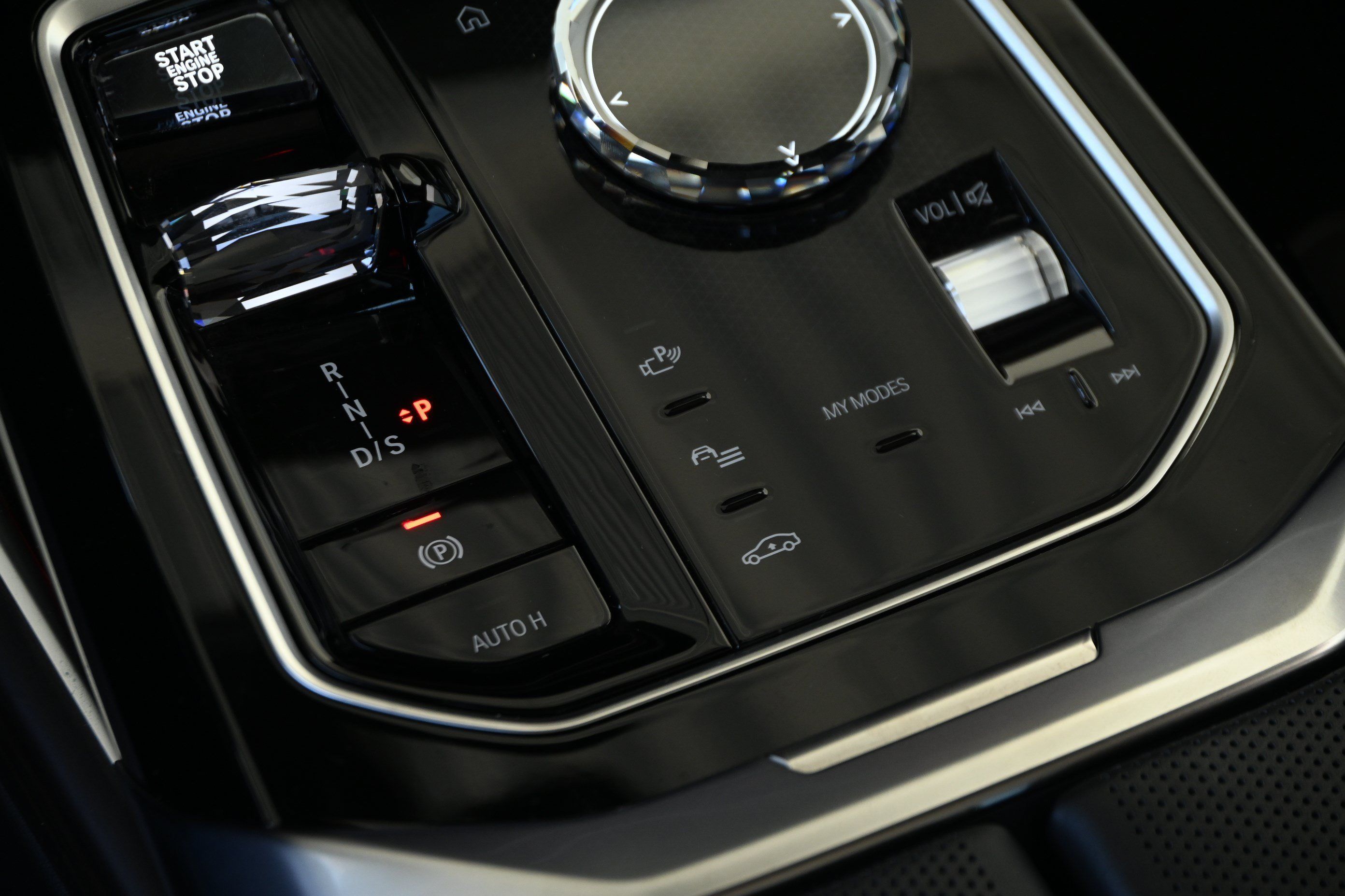 Certified 2024 BMW 740i RWD image 21