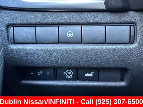Used 2024 Nissan Rogue SL AWD/4WD image 43