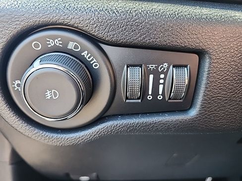 New 2026 Chrysler Pacifica Select image 15