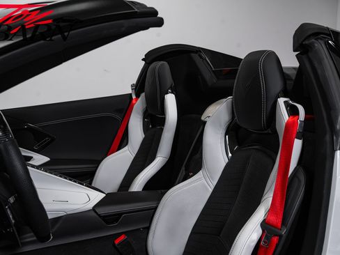 Used 2023 Chevrolet Corvette Stingray Preferred Conv w/ Z51 Performance Package RWD image 29