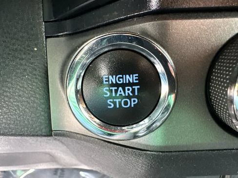Used 2020 Toyota Tacoma TRD Off-Road AWD/4WD image 33