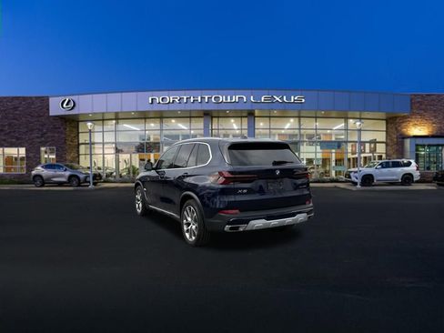 Used 2024 BMW X5 xDrive40i w/ Parking Assistance Package image 23