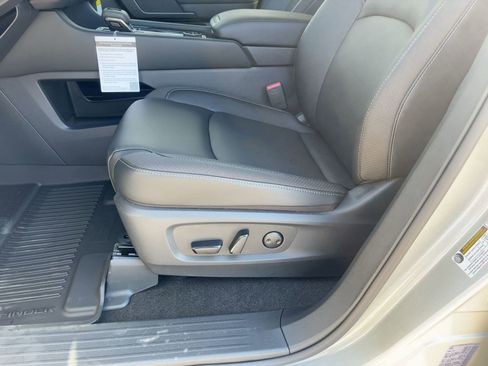 New 2025 Nissan Pathfinder SL image 14