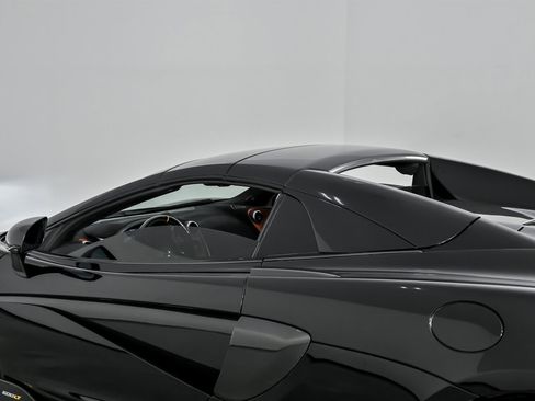Used 2020 McLaren 600LT Spider image 24
