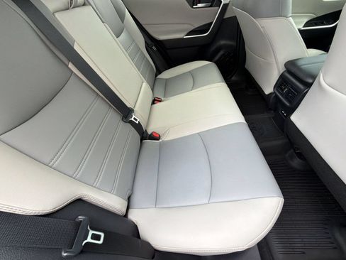 Used 2021 Toyota RAV4 XLE Premium FWD image 33