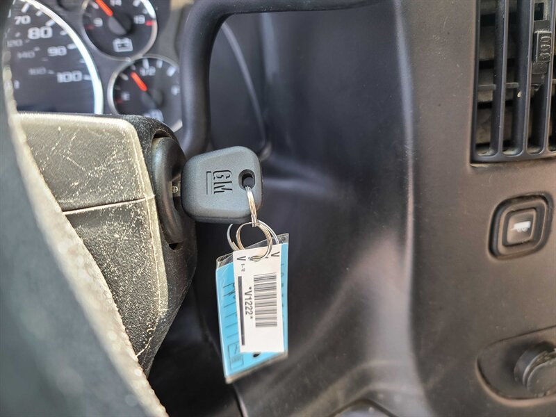Used 2015 Chevrolet Express 2500 RWD image 24