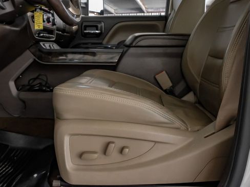 Used 2015 GMC Sierra 2500 Denali w/ Duramax Plus Package AWD/4WD image 29