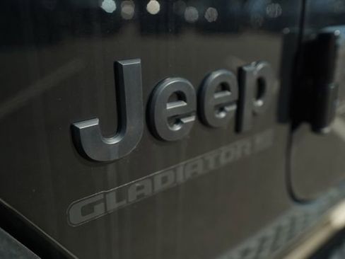 New 2025 Jeep Gladiator Sport image 30