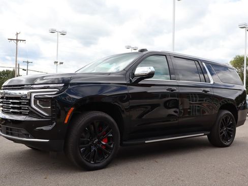 New 2025 Chevrolet Suburban Premier image 7
