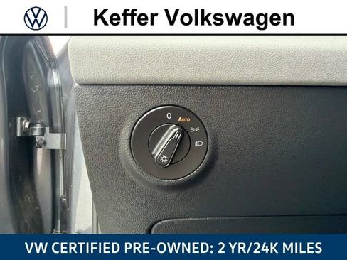 Used 2022 Volkswagen Taos SE FWD image 18