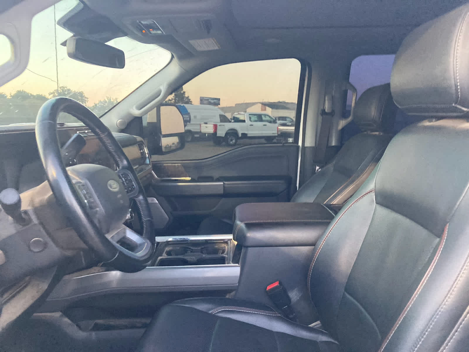 Used 2023 Ford F350 Lariat w/ Lariat Ultimate Package AWD/4WD image 4