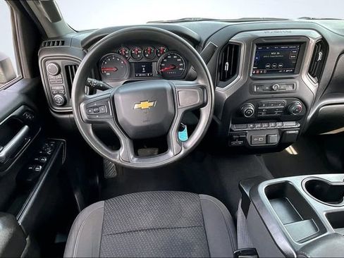 Used 2022 Chevrolet Silverado 2500 Custom w/ Custom Convenience Package image 9