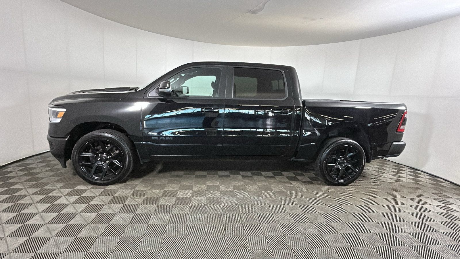 Used 2023 RAM 1500 Laramie AWD/4WD image 7
