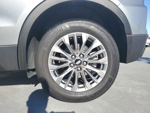 Used 2024 Cadillac XT4 Premium Luxury image 5