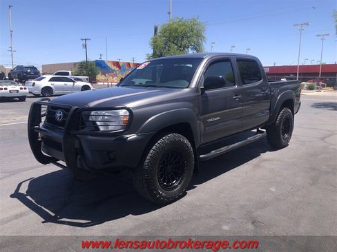 Used 2015 Toyota Tacoma PreRunner w/ Convenience Package RWD image 4