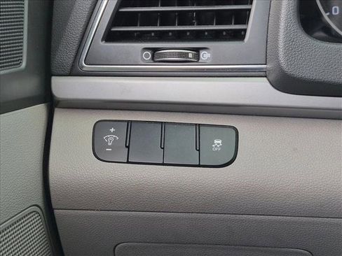 Used 2017 Hyundai Elantra SE FWD image 13