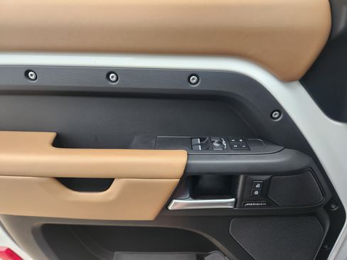 Certified 2025 Land Rover Defender 90 S image 27