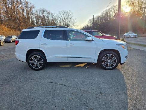 Used 2019 GMC Acadia Denali image 4