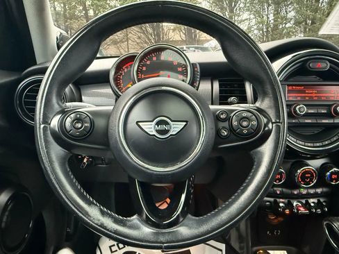 Used 2015 MINI Cooper 4-Door Hardtop image 28