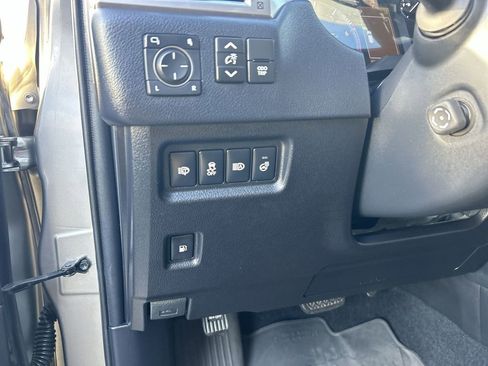 Used 2022 Lexus GX 460 Premium w/ Premium Package AWD/4WD image 39
