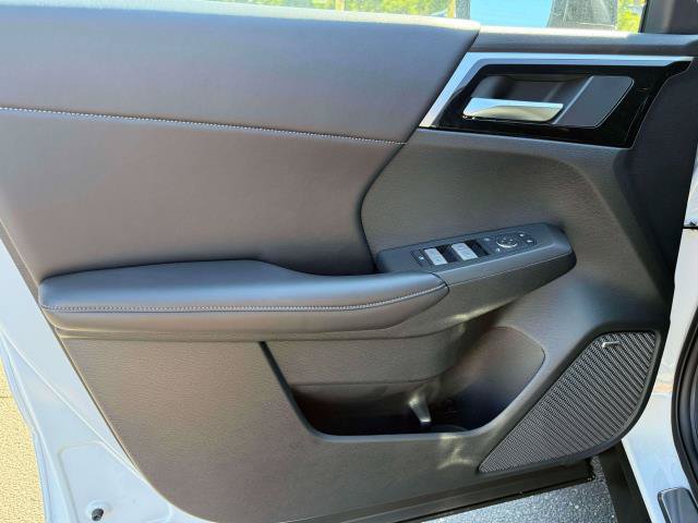 New 2026 Mitsubishi Outlander LE AWD/4WD image 14