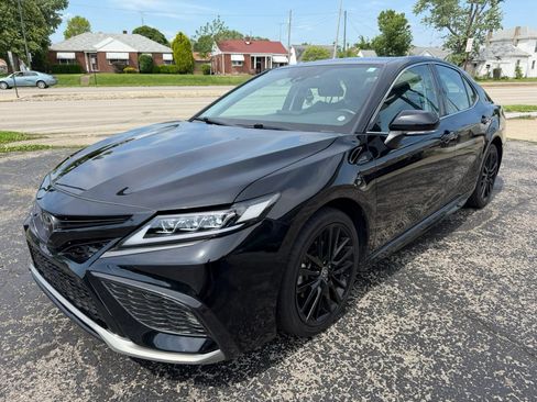 Used 2023 Toyota Camry XSE FWD image 4