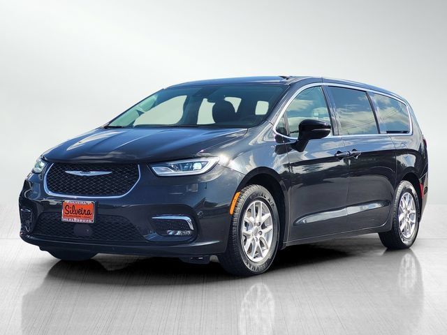 Used 2023 Chrysler Pacifica Touring-L FWD image 8