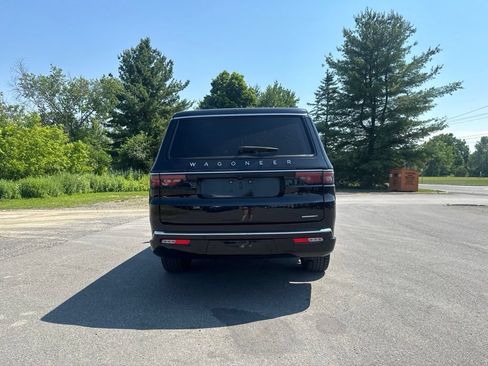 Used 2024 Jeep Wagoneer L Series II RWD image 4