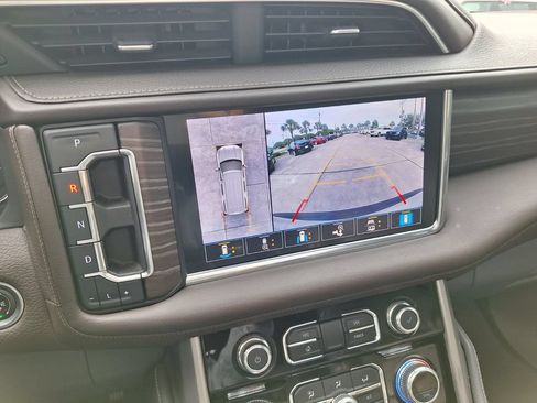 Used 2021 GMC Yukon XL Denali w/ Denali Premium Package RWD image 25