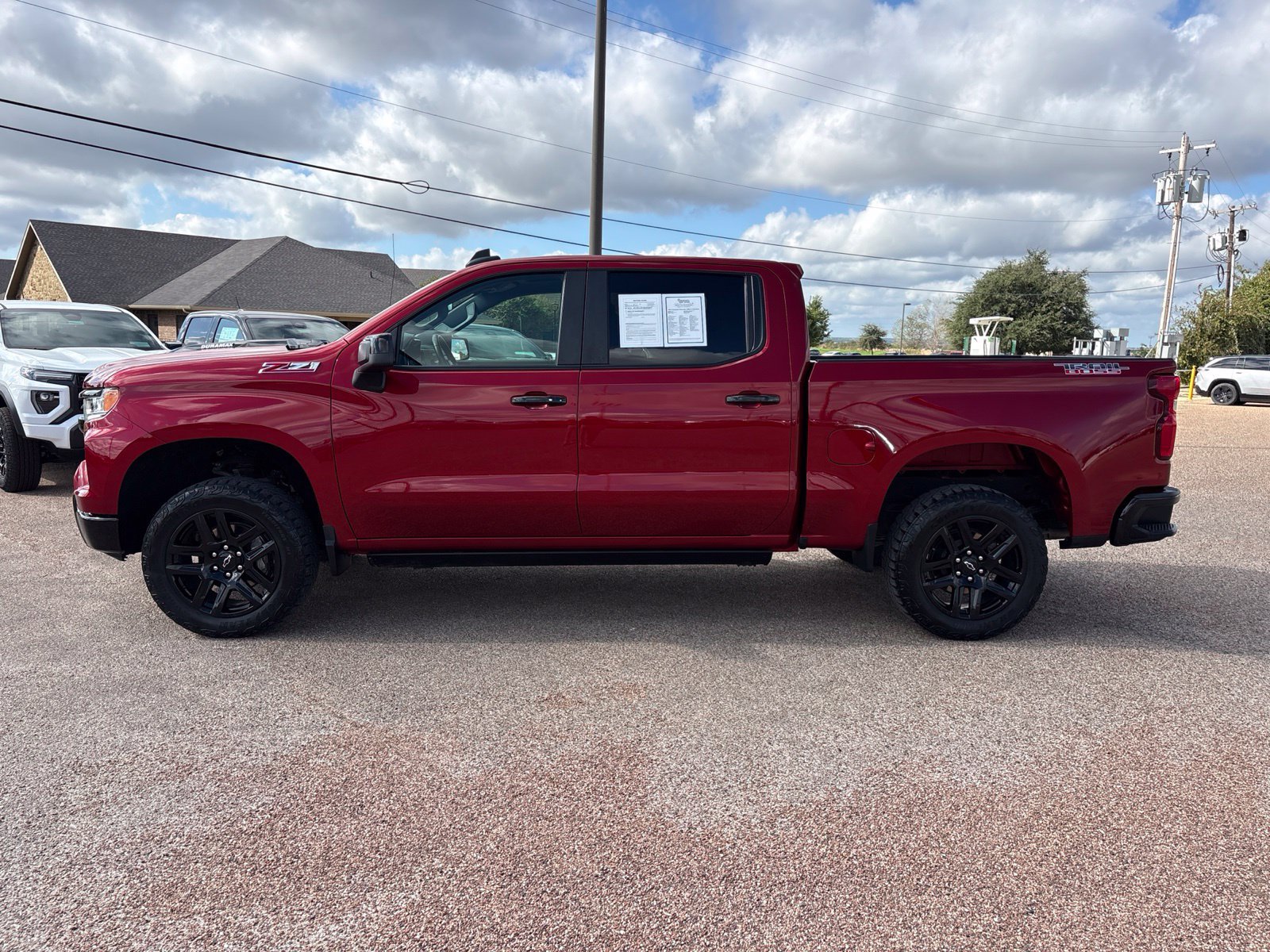 Used 2024 Chevrolet Silverado 1500 LT Trail Boss w/ Convenience Package II AWD/4WD image 2