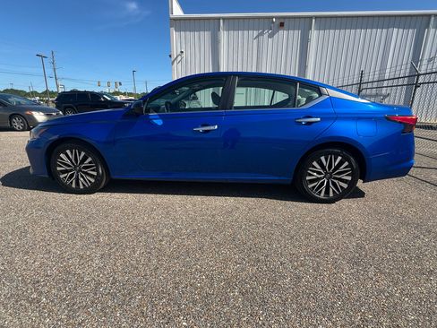 Used 2025 Nissan Altima 2.5 SV FWD image 6