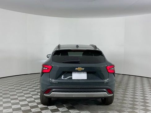 Used 2025 Chevrolet Trax LT w/ Driver Confidence Package image 7