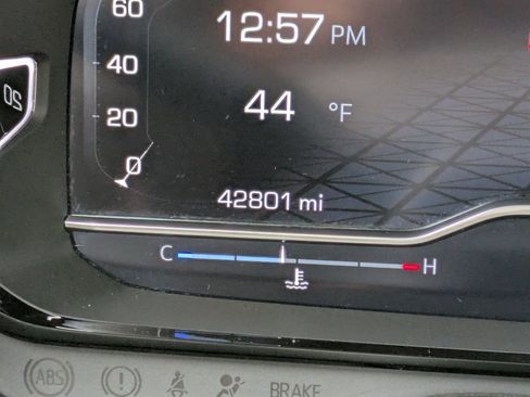 Used 2022 GMC Yukon XL Denali w/ Denali Premium Package image 14