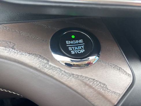 Used 2020 Ford Explorer Platinum w/ Premium Technology Package image 34