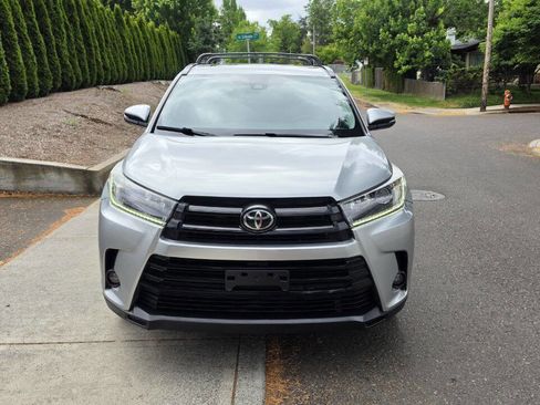 Used 2019 Toyota Highlander SE AWD/4WD image 2