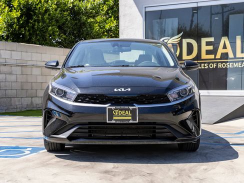 Used 2023 Kia Forte LXS w/ LXS Technology Package FWD image 4