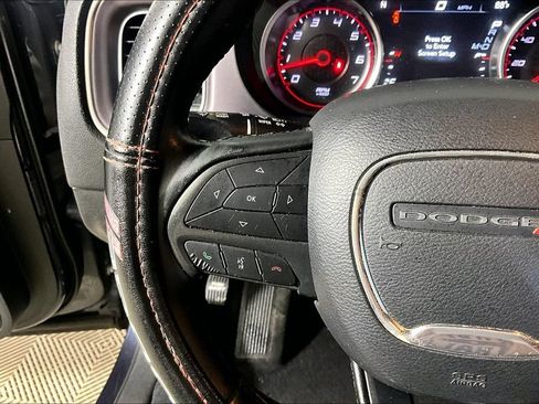 Used 2019 Dodge Charger SXT RWD image 14