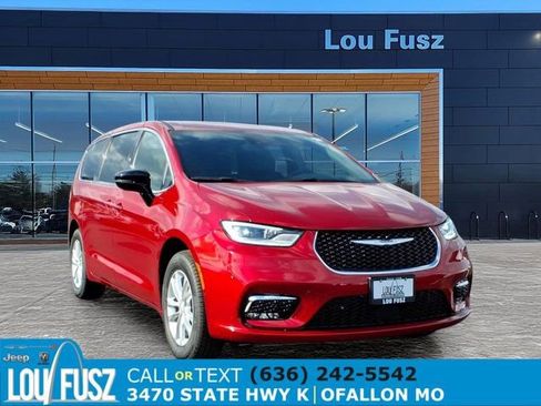 New 2026 Chrysler Pacifica Select image 1