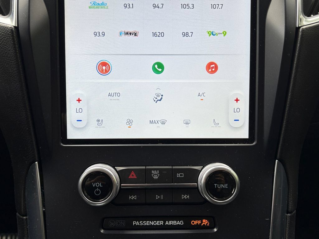 Used 2022 Ford Edge Titanium AWD/4WD image 24