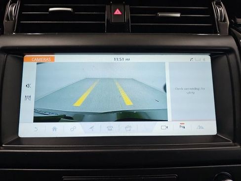 Used 2018 Land Rover Discovery SE AWD/4WD image 25