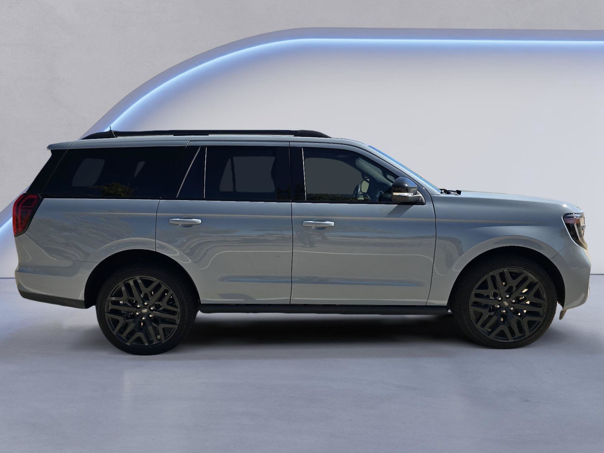 Used 2026 Ford Expedition Platinum w/ Stealth Performance Package AWD/4WD image 6